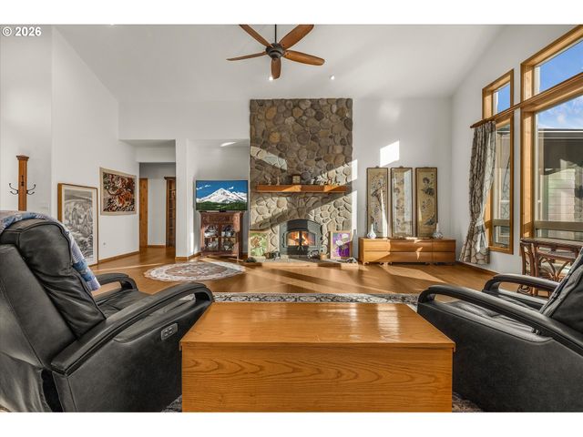 52135 E TERRA FERN Dr, Sandy, OR 97055