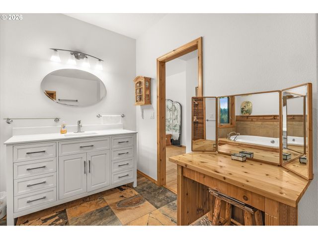 52135 E TERRA FERN Dr, Sandy, OR 97055