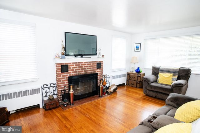 733 EGGLESTON, Sharon Hill, PA 19079