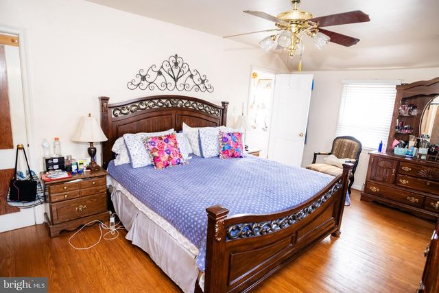 733 EGGLESTON, Sharon Hill, PA 19079