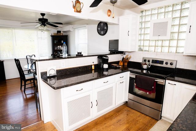 733 EGGLESTON, Sharon Hill, PA 19079