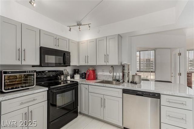 3930 University Center Drive 208, Las Vegas, NV 89119