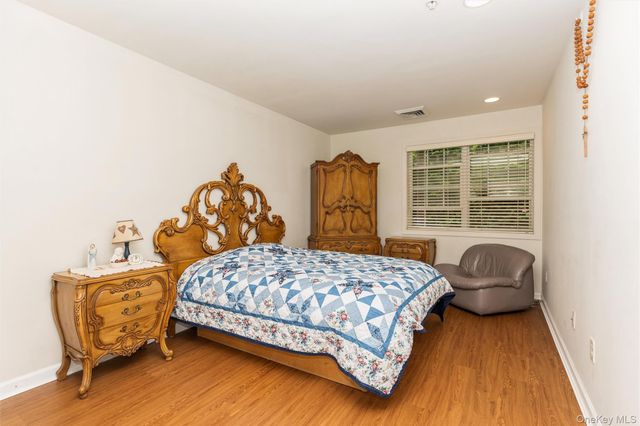 1123 Willow Lane, Valley Stream, NY 11580