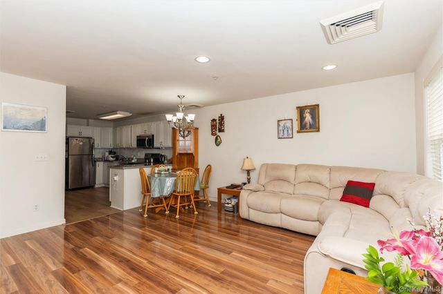 1123 Willow Lane, Valley Stream, NY 11580