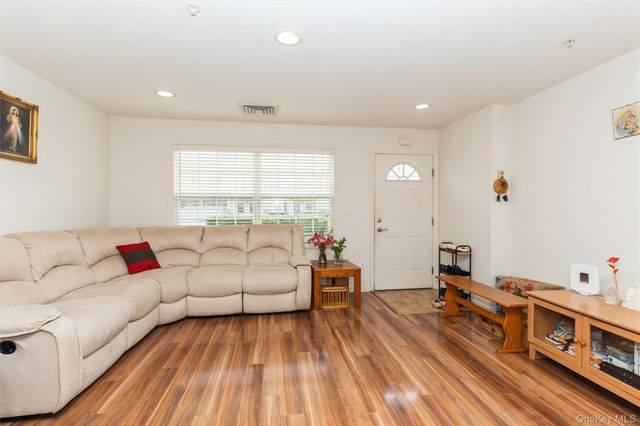 1123 Willow Lane, Valley Stream, NY 11580