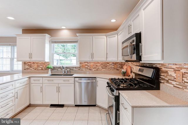 10 SILVER MAPLE DRIVE, Boiling Springs, PA 17007