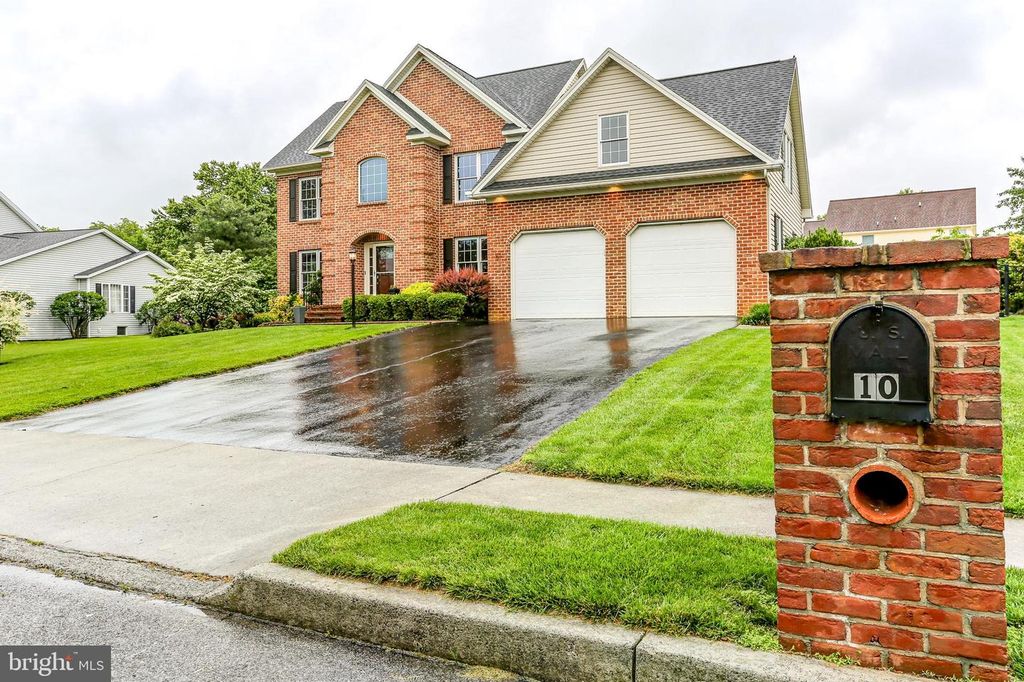 10 SILVER MAPLE DRIVE, Boiling Springs, PA 17007