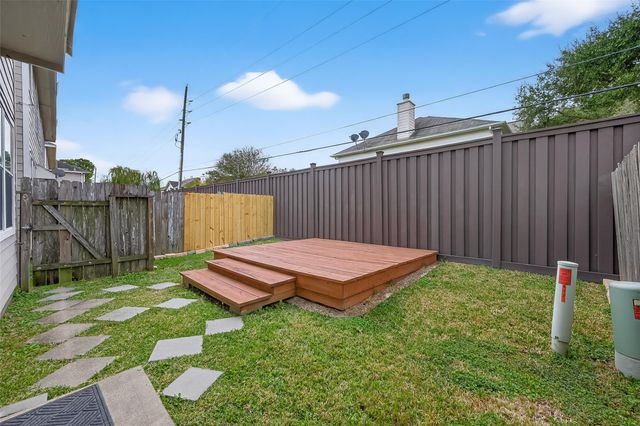 6127 Morningshire Lane, Houston, TX 77084