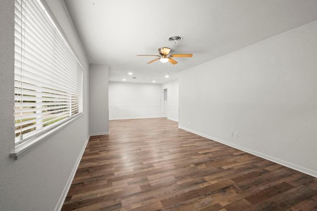 205 Taft Avenue, Cleveland, TX 77327