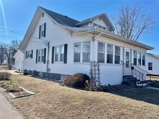 111 W Tydeman Avenue, Roxana, IL 62084