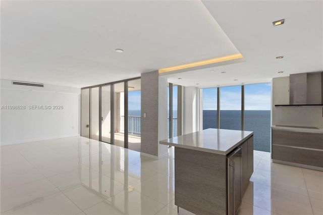 881 Ocean Dr 18F, Key Biscayne, FL 33149