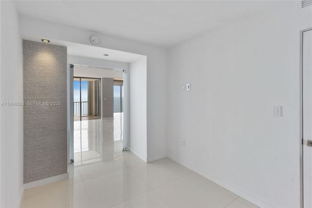 881 Ocean Dr 18F, Key Biscayne, FL 33149