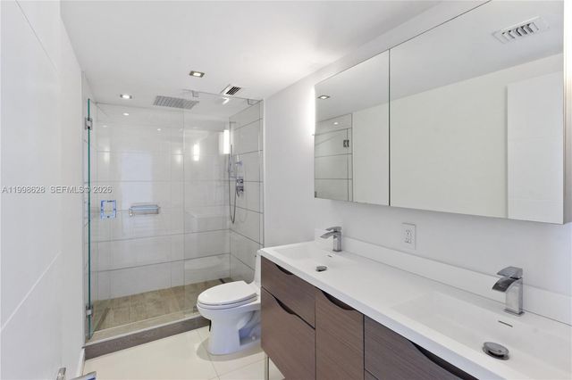 881 Ocean Dr 18F, Key Biscayne, FL 33149