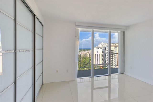 881 Ocean Dr 18F, Key Biscayne, FL 33149