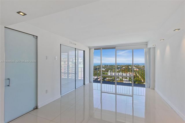 881 Ocean Dr 18F, Key Biscayne, FL 33149