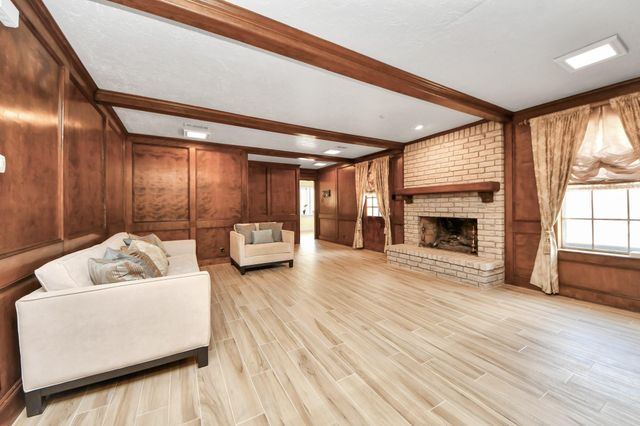 839 Longview Drive, Sugar Land, TX 77478