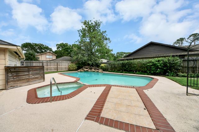 839 Longview Drive, Sugar Land, TX 77478
