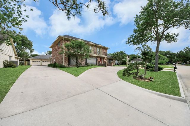 839 Longview Drive, Sugar Land, TX 77478