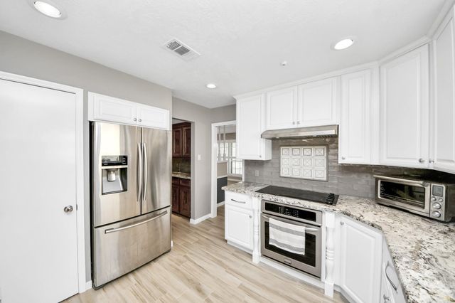 839 Longview Drive, Sugar Land, TX 77478