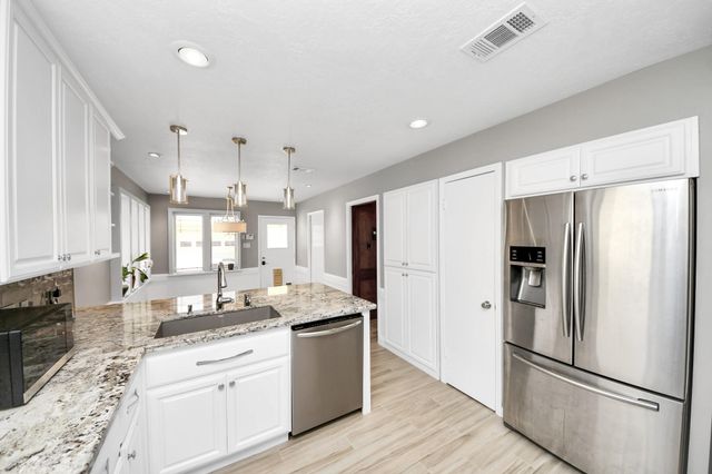 839 Longview Drive, Sugar Land, TX 77478