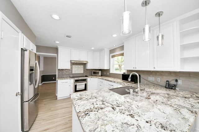 839 Longview Drive, Sugar Land, TX 77478