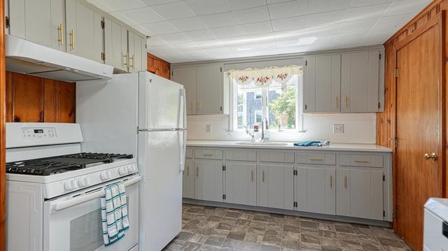 120 High St, Upton, MA 01568
