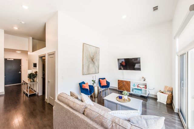 2407 8th Ave S Apt 210, Nashville, TN 37204