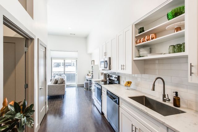 2407 8th Ave S Apt 210, Nashville, TN 37204