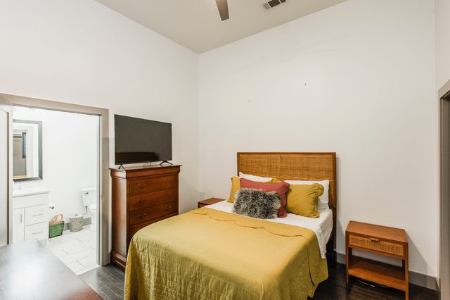 2407 8th Ave S Apt 210, Nashville, TN 37204