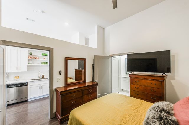 2407 8th Ave S Apt 210, Nashville, TN 37204