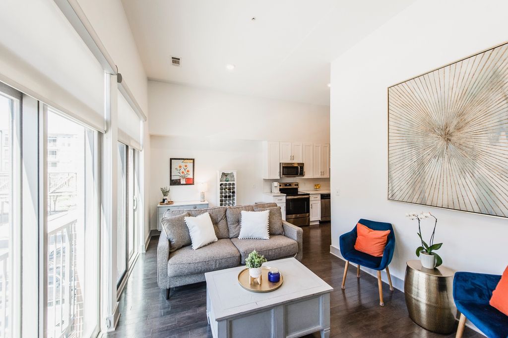 2407 8th Ave S Apt 210, Nashville, TN 37204