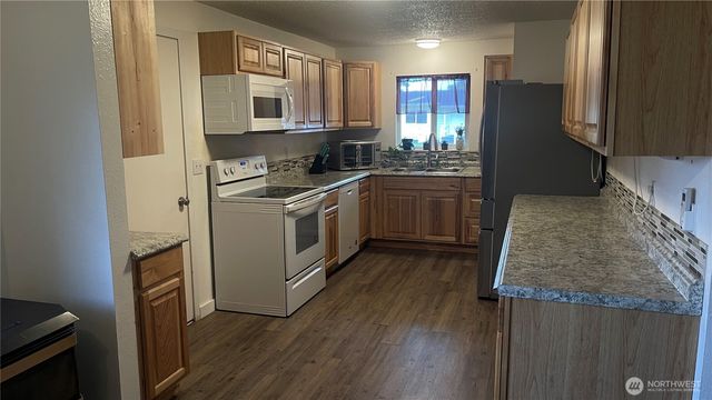 409 N 11th Street, Elma, WA 98541