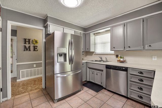 4427 Dundee dr, Tyler, TX 75703