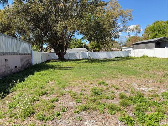 8012 N HABANA AVENUE, Tampa, FL 33614