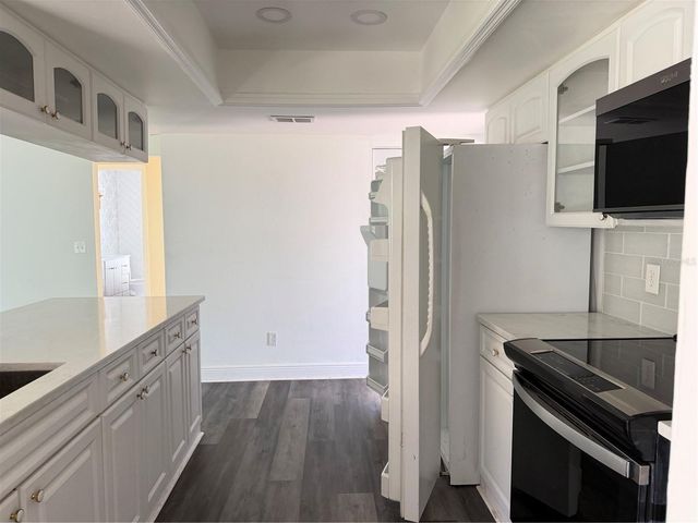 8012 N HABANA AVENUE, Tampa, FL 33614