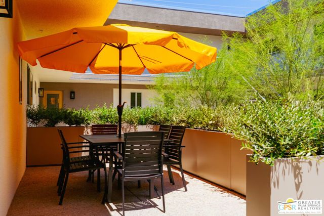 588 E San Lorenzo Road 102, Palm Springs, CA 92264
