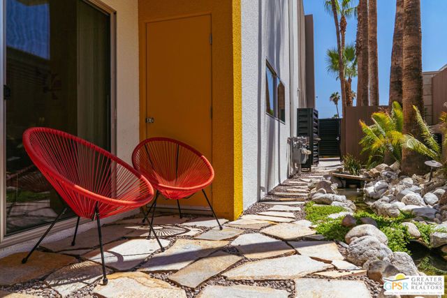 588 E San Lorenzo Road 102, Palm Springs, CA 92264