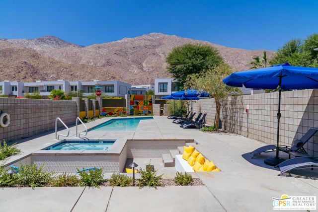 588 E San Lorenzo Road 102, Palm Springs, CA 92264
