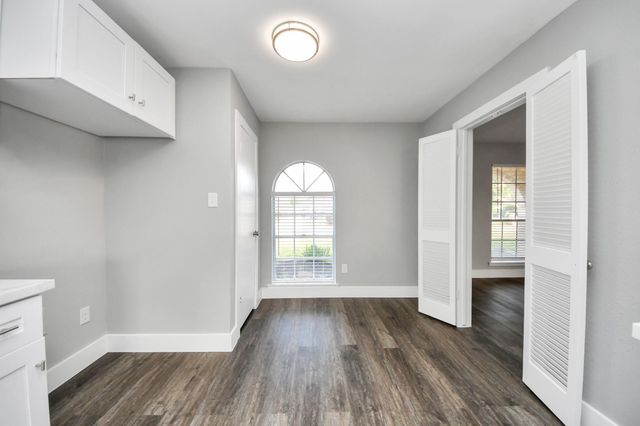 15423 Ridingwood Drive, Houston, TX 77489