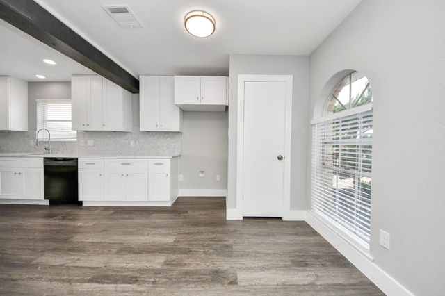 15423 Ridingwood Drive, Houston, TX 77489