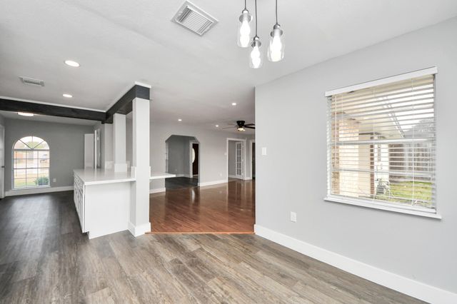 15423 Ridingwood Drive, Houston, TX 77489