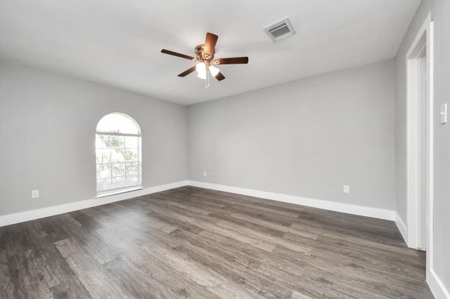 15423 Ridingwood Drive, Houston, TX 77489