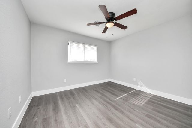 15423 Ridingwood Drive, Houston, TX 77489