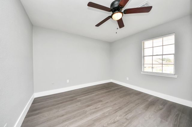 15423 Ridingwood Drive, Houston, TX 77489
