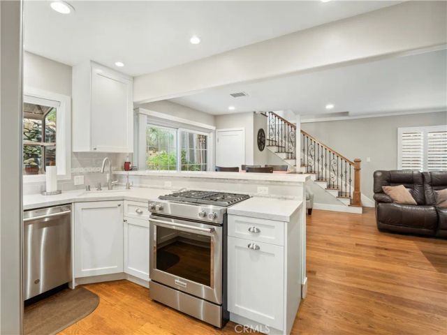 1118 N Beverly Glen Boulevard, Los Angeles, CA 90077