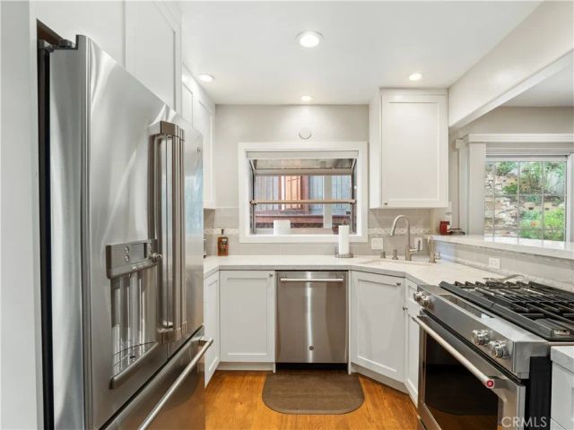 1118 N Beverly Glen Boulevard, Los Angeles, CA 90077