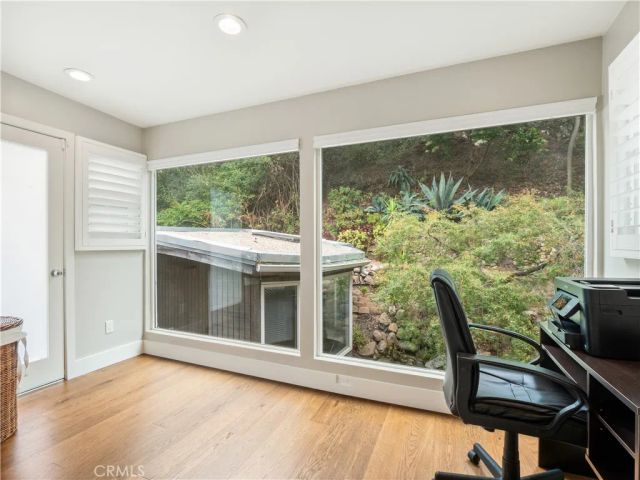 1118 N Beverly Glen Boulevard, Los Angeles, CA 90077