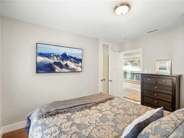 1118 N Beverly Glen Boulevard, Los Angeles, CA 90077