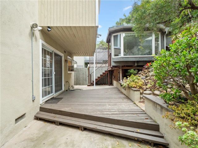 1118 N Beverly Glen Boulevard, Los Angeles, CA 90077