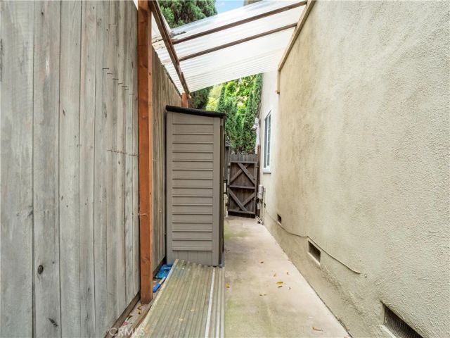 1118 N Beverly Glen Boulevard, Los Angeles, CA 90077